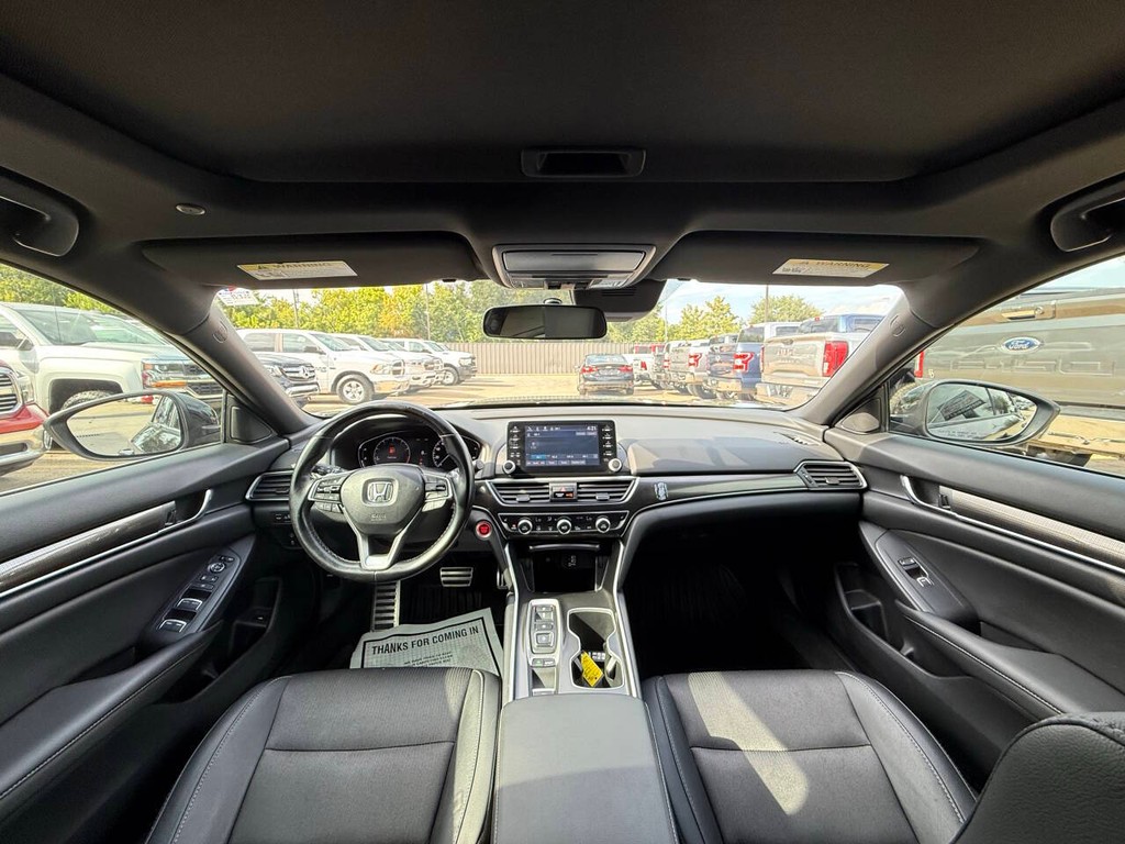 Honda Accord Sedan Vehicle Full-screen Gallery Image 18