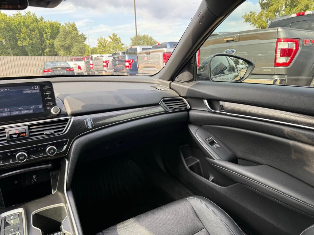 Honda Accord Sedan Vehicle Full-screen Gallery Image 20