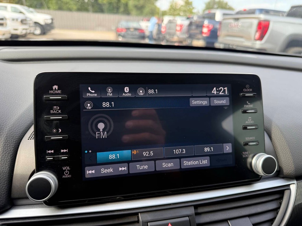 Honda Accord Sedan Vehicle Full-screen Gallery Image 25