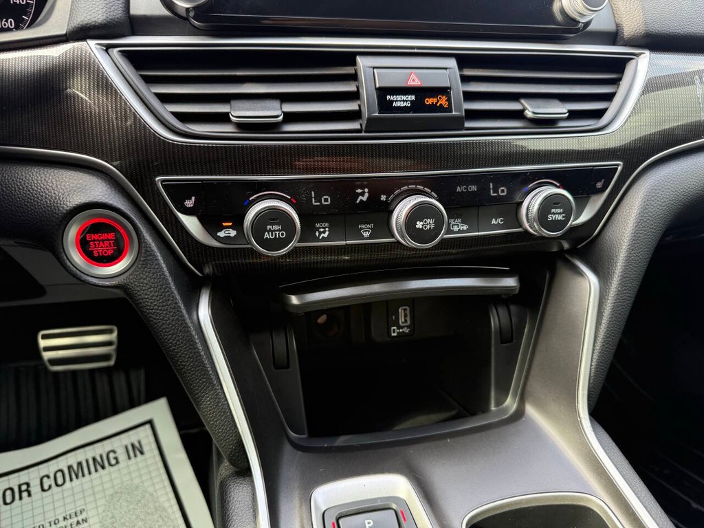 Honda Accord Sedan Vehicle Full-screen Gallery Image 28