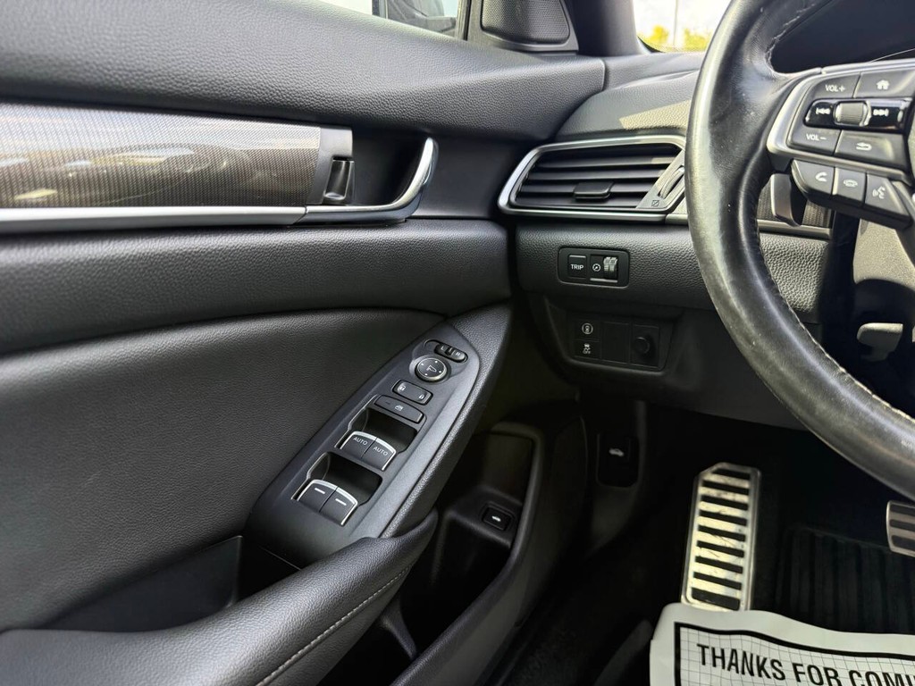 Honda Accord Sedan Vehicle Full-screen Gallery Image 30