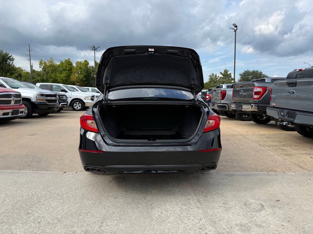 Honda Accord Sedan Vehicle Full-screen Gallery Image 35