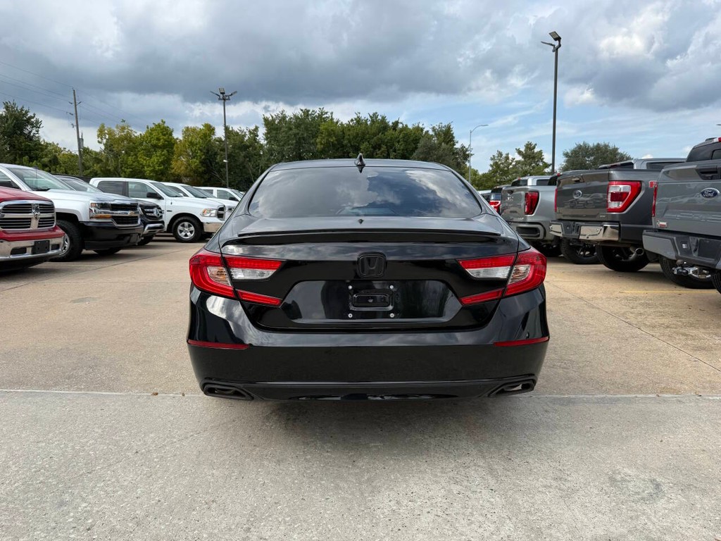 Honda Accord Sedan Vehicle Full-screen Gallery Image 36