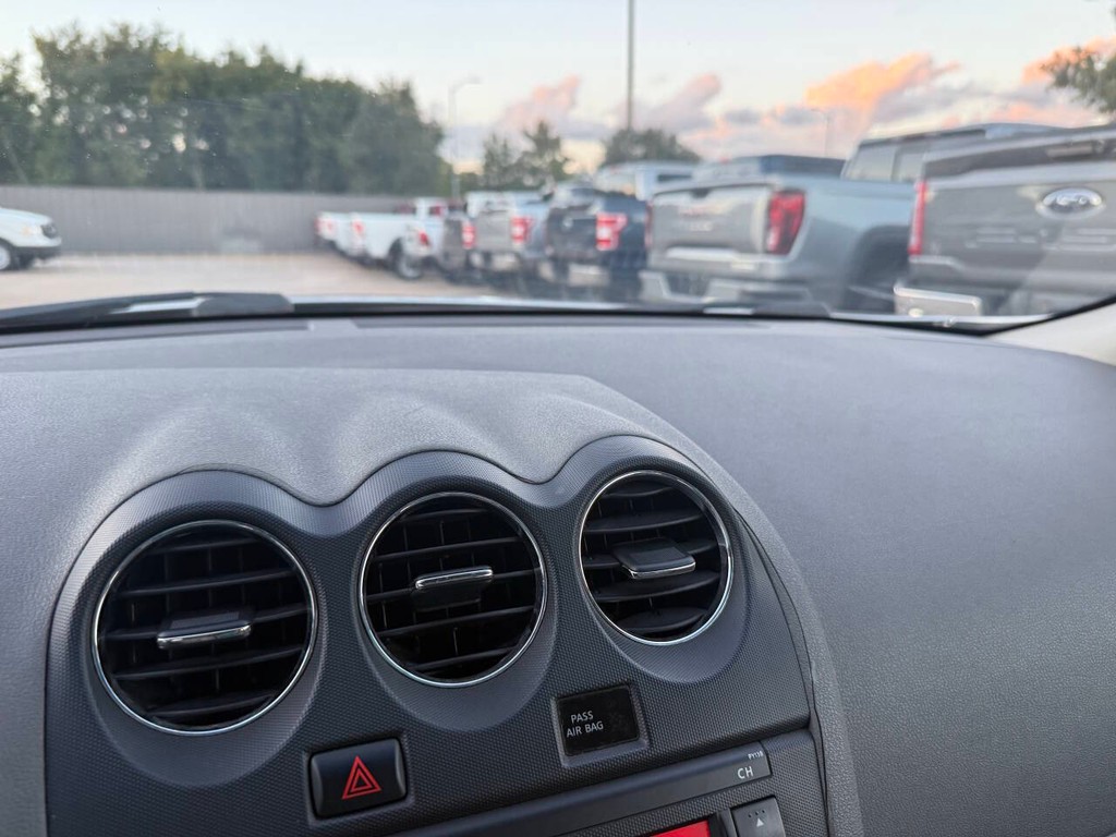 Nissan Altima Vehicle Full-screen Gallery Image 23