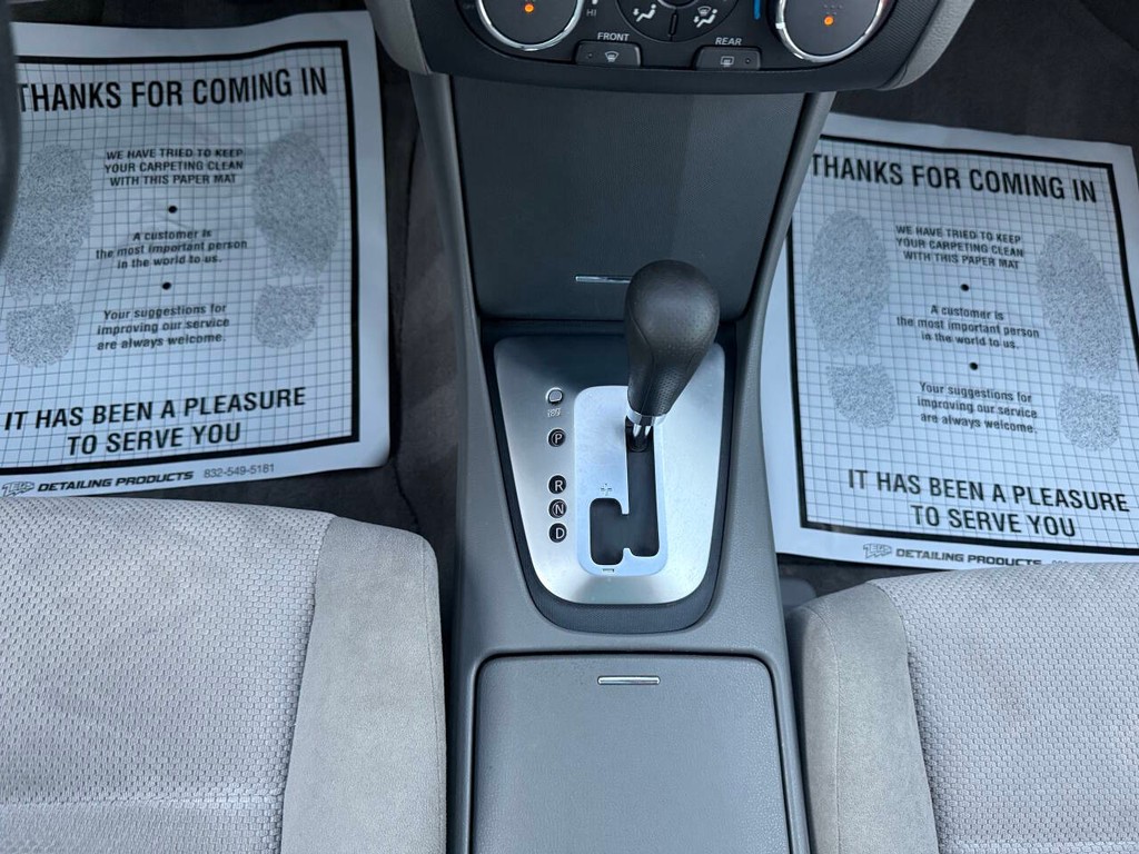 Nissan Altima Vehicle Full-screen Gallery Image 26