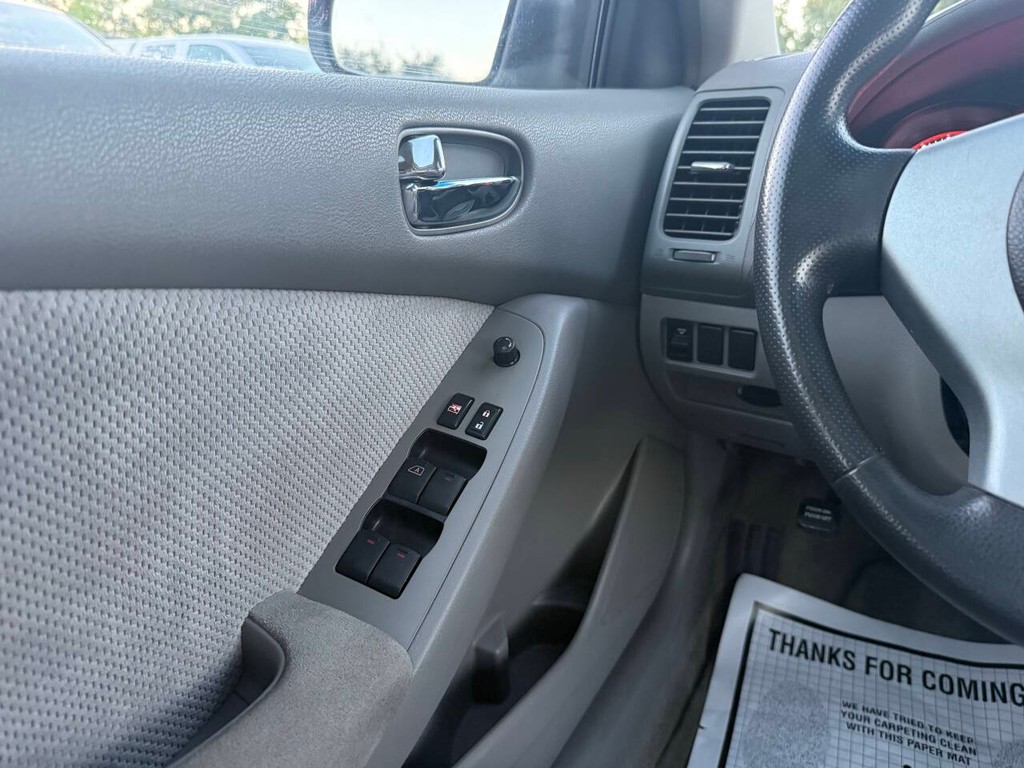 Nissan Altima Vehicle Full-screen Gallery Image 27