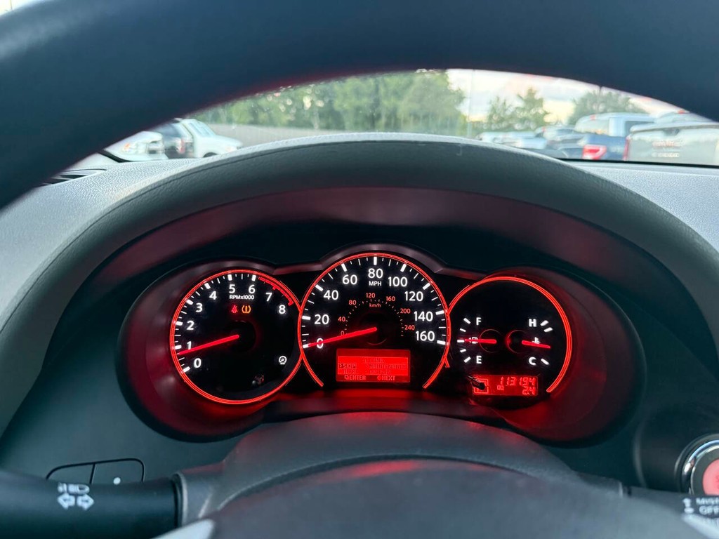 Nissan Altima Vehicle Full-screen Gallery Image 30