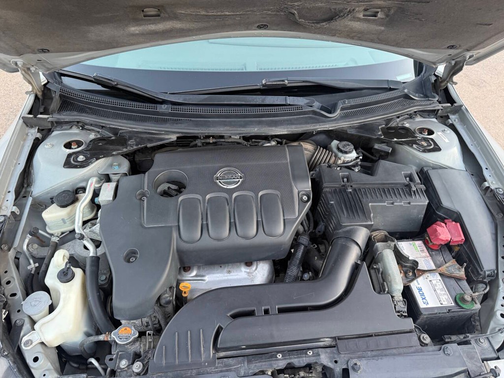 Nissan Altima Vehicle Full-screen Gallery Image 31