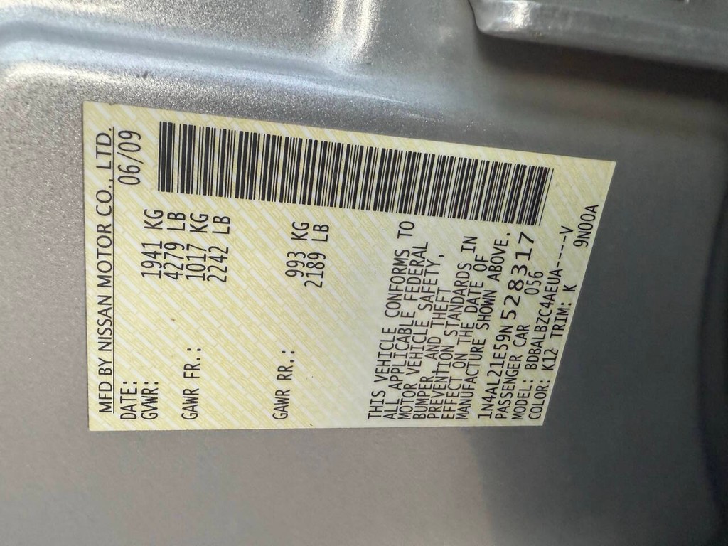 Nissan Altima Vehicle Full-screen Gallery Image 32