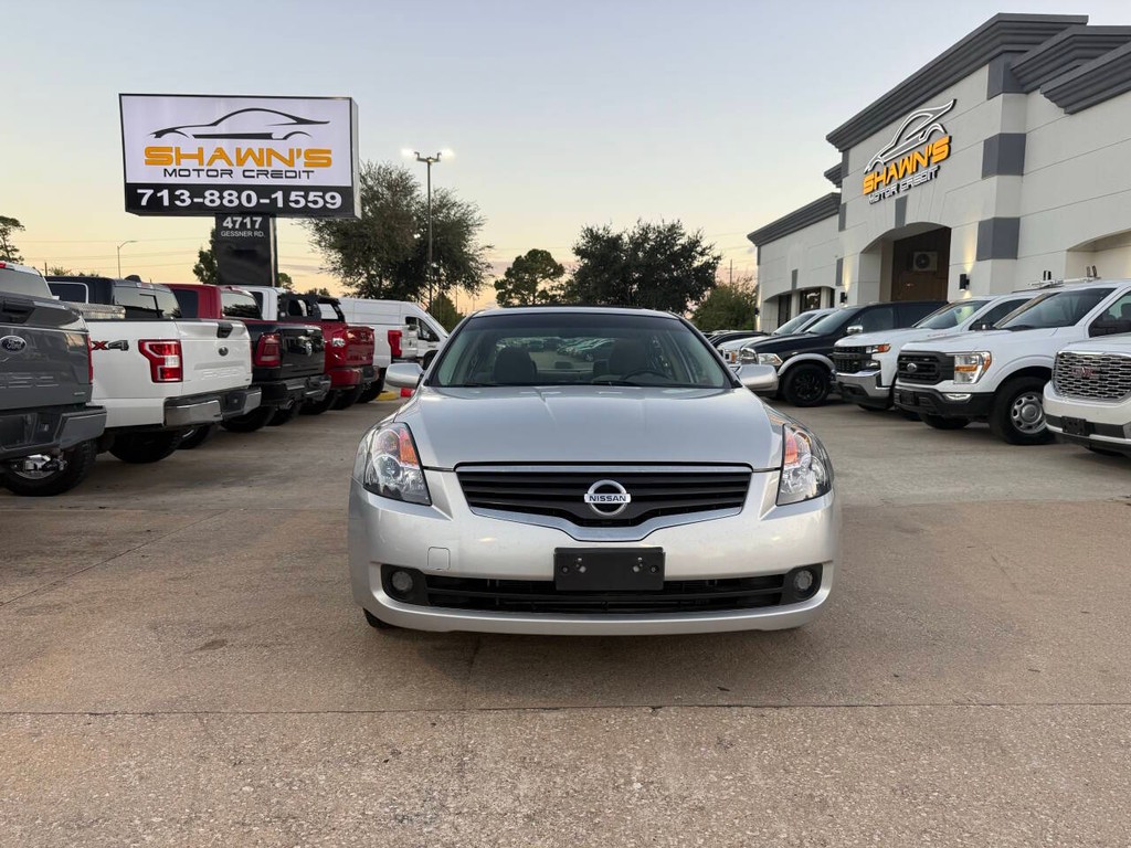 Nissan Altima Vehicle Full-screen Gallery Image 34