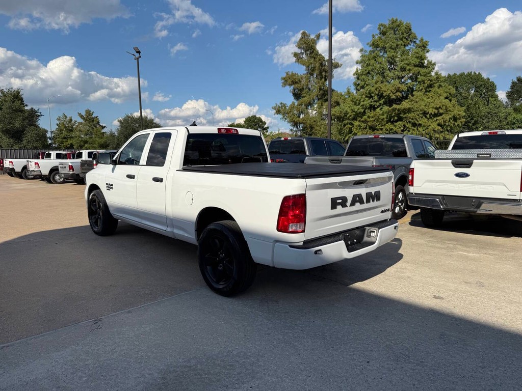 Ram 1500 Classic Vehicle Full-screen Gallery Image 04