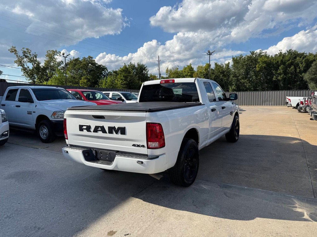 Ram 1500 Classic Vehicle Full-screen Gallery Image 05