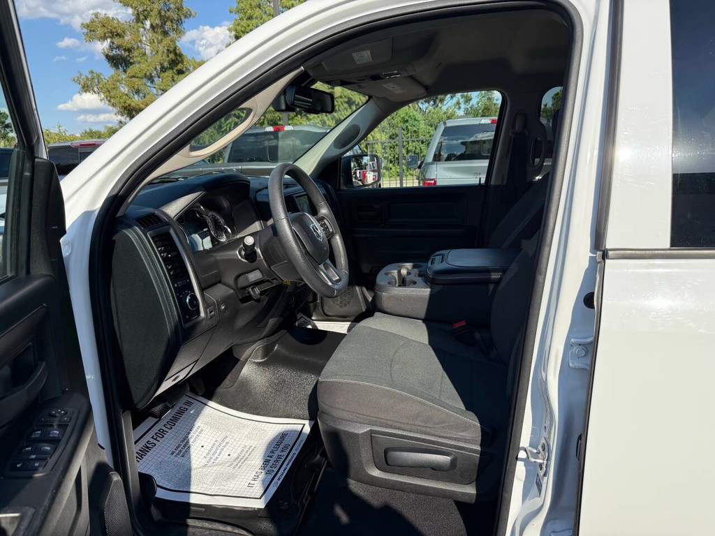 Ram 1500 Classic Vehicle Full-screen Gallery Image 07