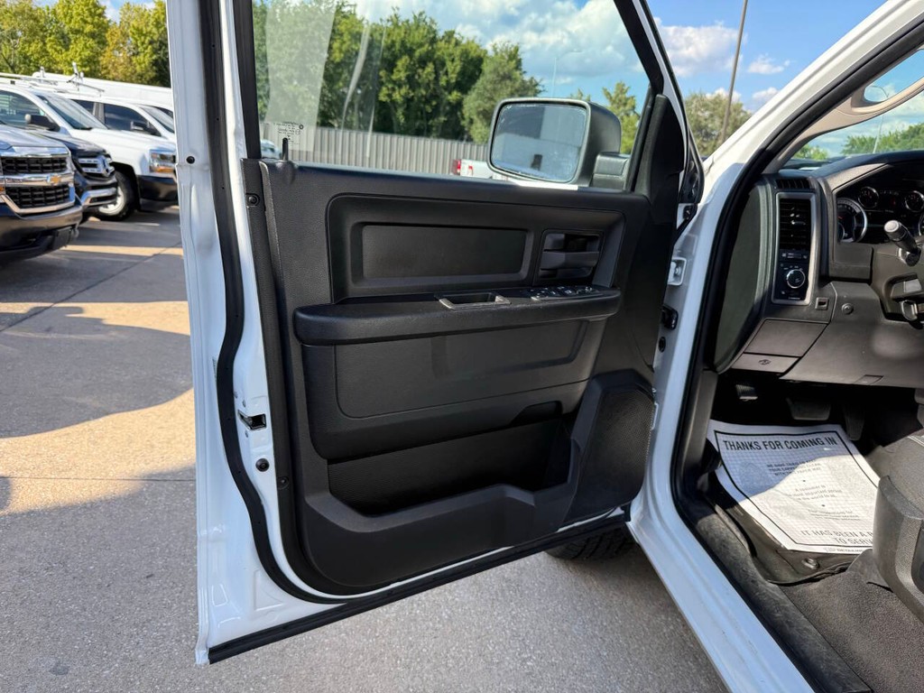 Ram 1500 Classic Vehicle Full-screen Gallery Image 08