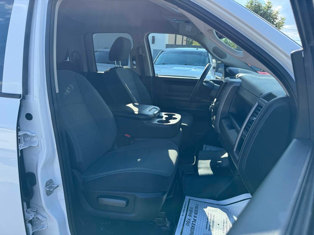 Ram 1500 Classic Vehicle Full-screen Gallery Image 10