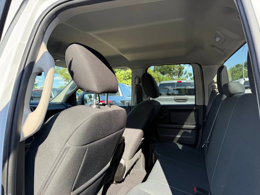 Ram 1500 Classic Vehicle Full-screen Gallery Image 12