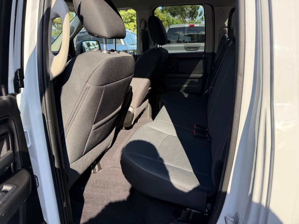 Ram 1500 Classic Vehicle Full-screen Gallery Image 13