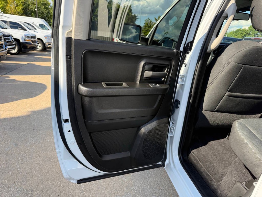 Ram 1500 Classic Vehicle Full-screen Gallery Image 14