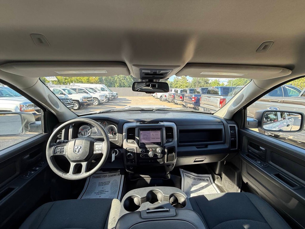 Ram 1500 Classic Vehicle Full-screen Gallery Image 18