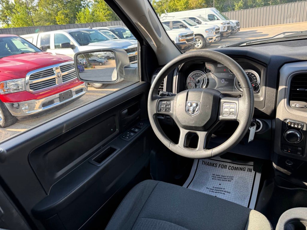 Ram 1500 Classic Vehicle Full-screen Gallery Image 19