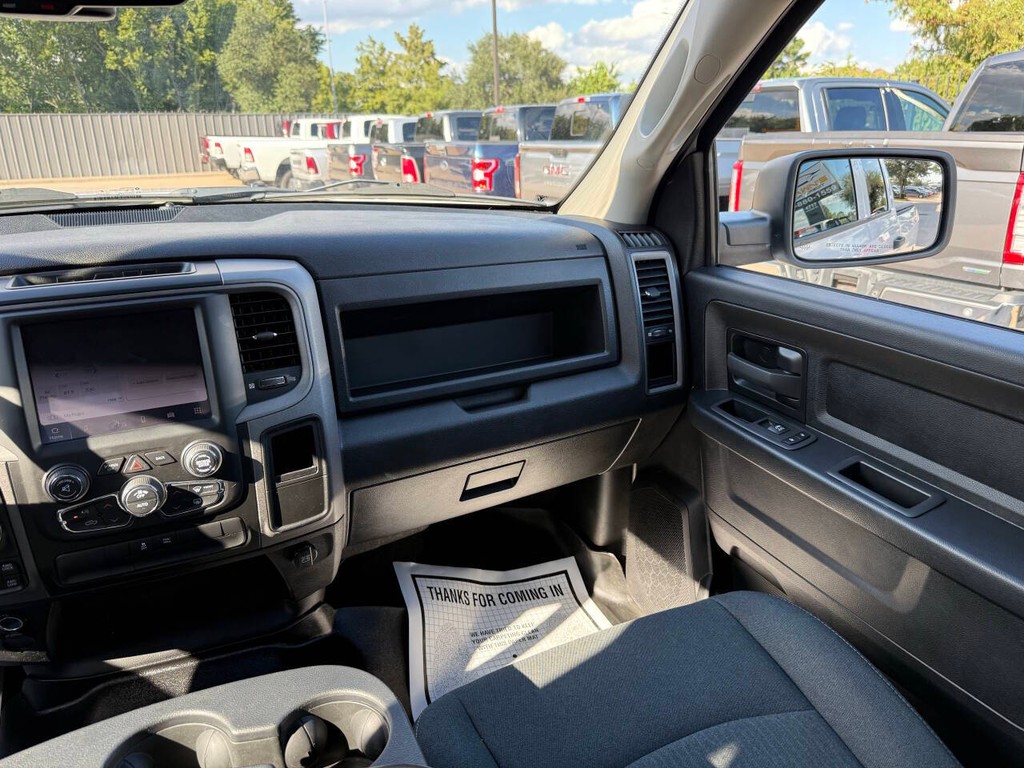 Ram 1500 Classic Vehicle Full-screen Gallery Image 20