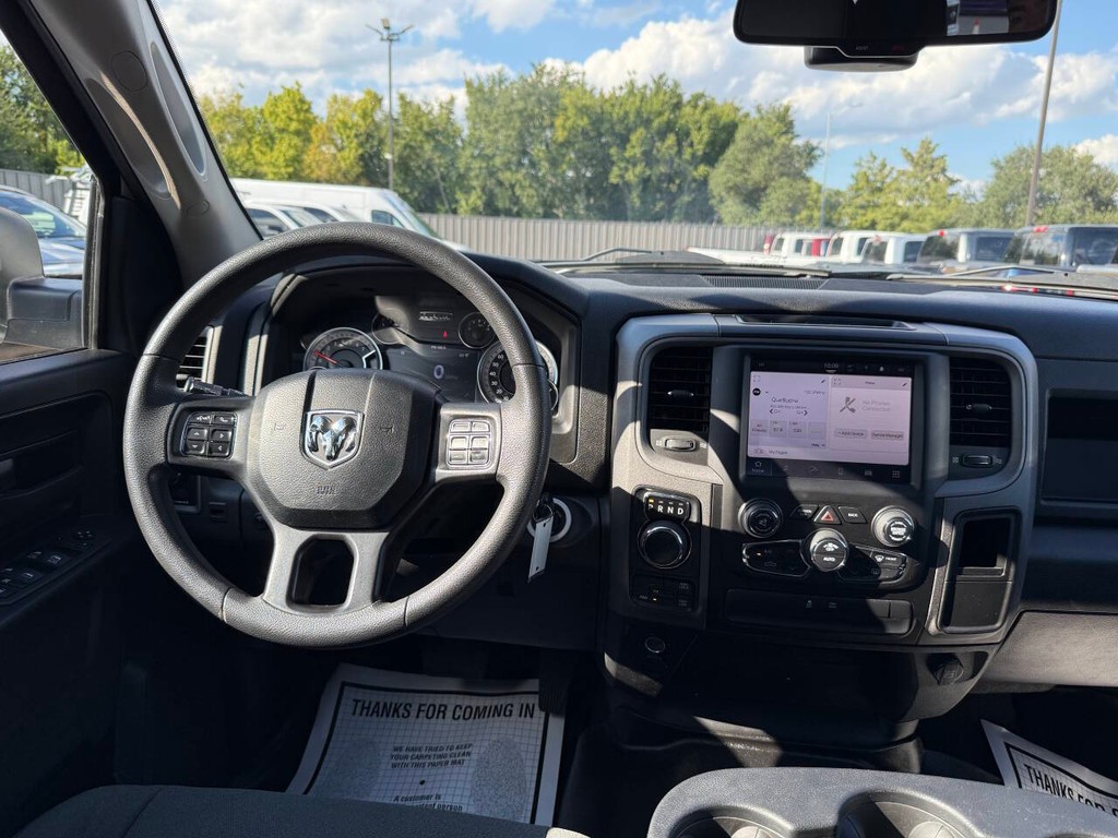 Ram 1500 Classic Vehicle Full-screen Gallery Image 21