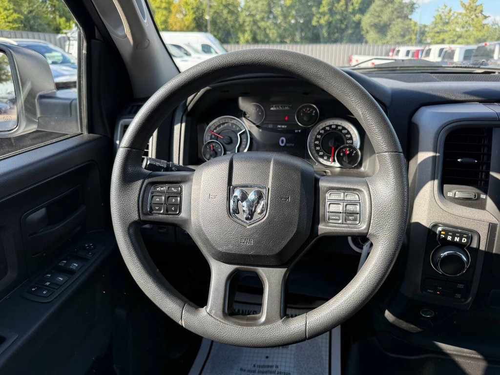 Ram 1500 Classic Vehicle Full-screen Gallery Image 22