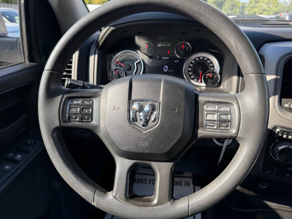 Ram 1500 Classic Vehicle Full-screen Gallery Image 23