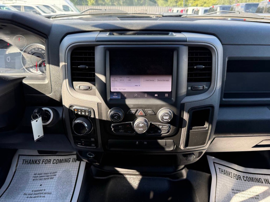 Ram 1500 Classic Vehicle Full-screen Gallery Image 24