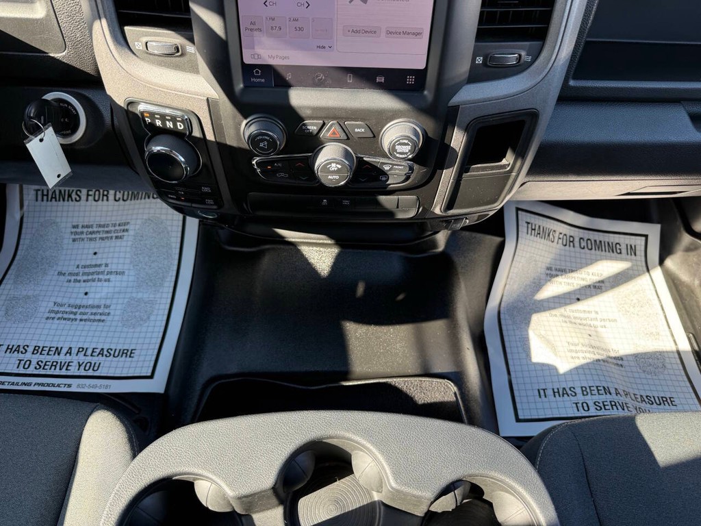 Ram 1500 Classic Vehicle Full-screen Gallery Image 29