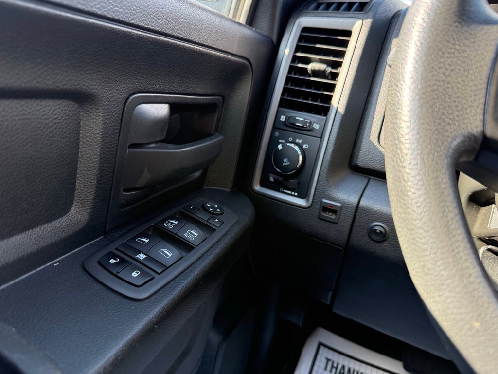 Ram 1500 Classic Vehicle Full-screen Gallery Image 30