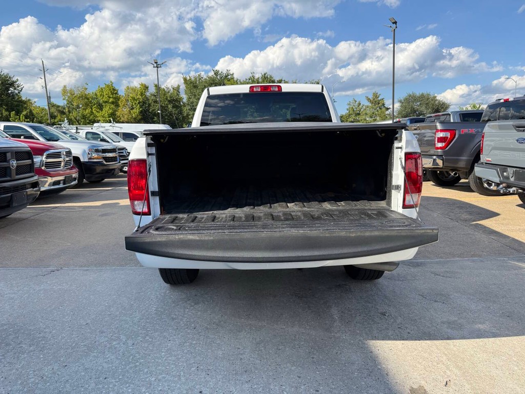 Ram 1500 Classic Vehicle Full-screen Gallery Image 37