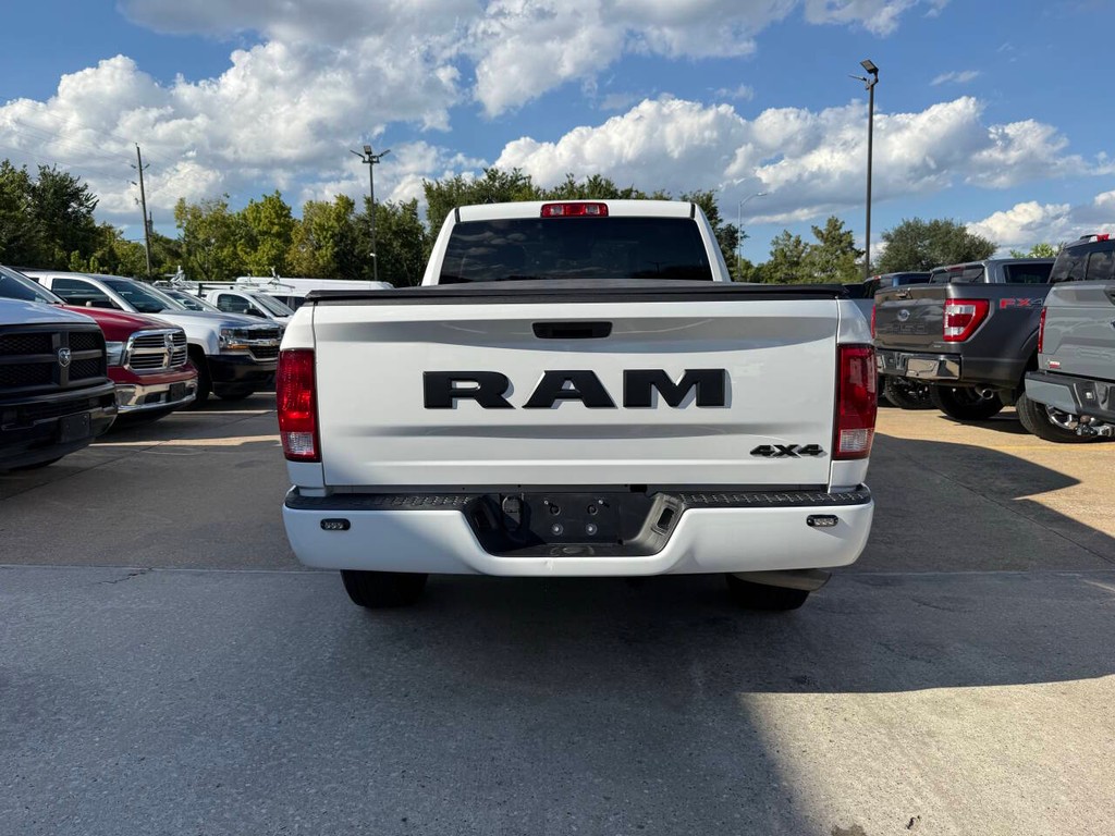 Ram 1500 Classic Vehicle Full-screen Gallery Image 38