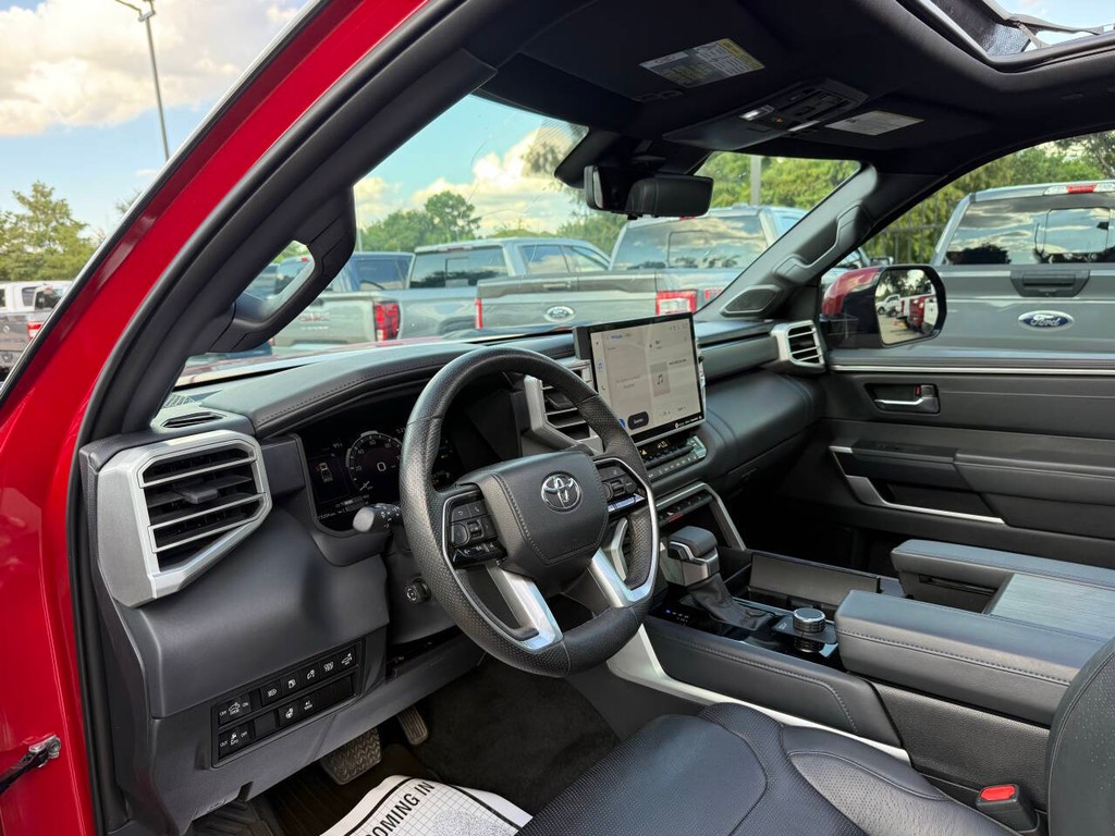 Toyota Tundra Vehicle Full-screen Gallery Image 06