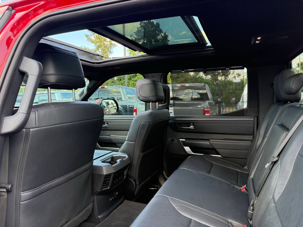 Toyota Tundra Vehicle Full-screen Gallery Image 12