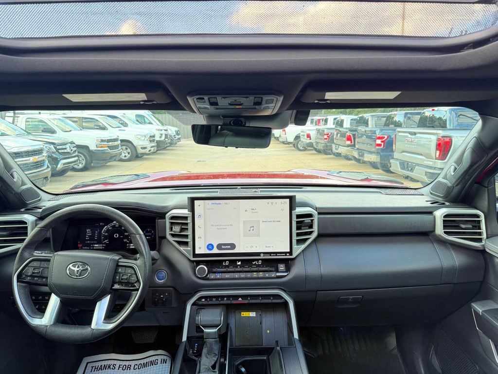 Toyota Tundra Vehicle Full-screen Gallery Image 17