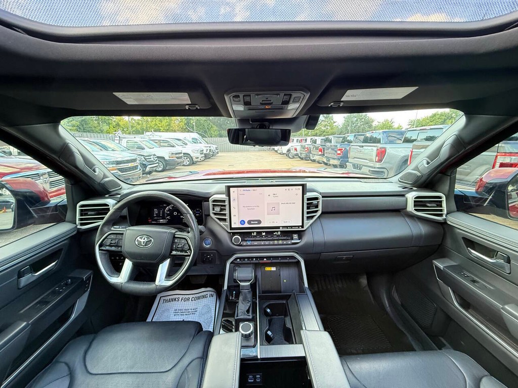 Toyota Tundra Vehicle Full-screen Gallery Image 18