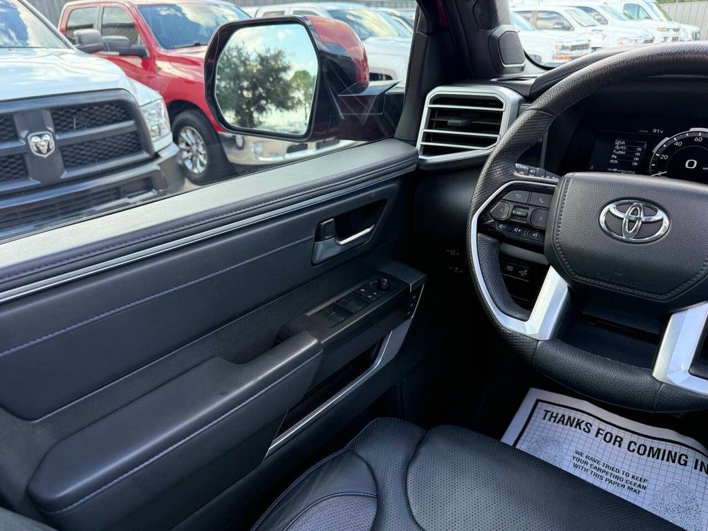 Toyota Tundra Vehicle Full-screen Gallery Image 19