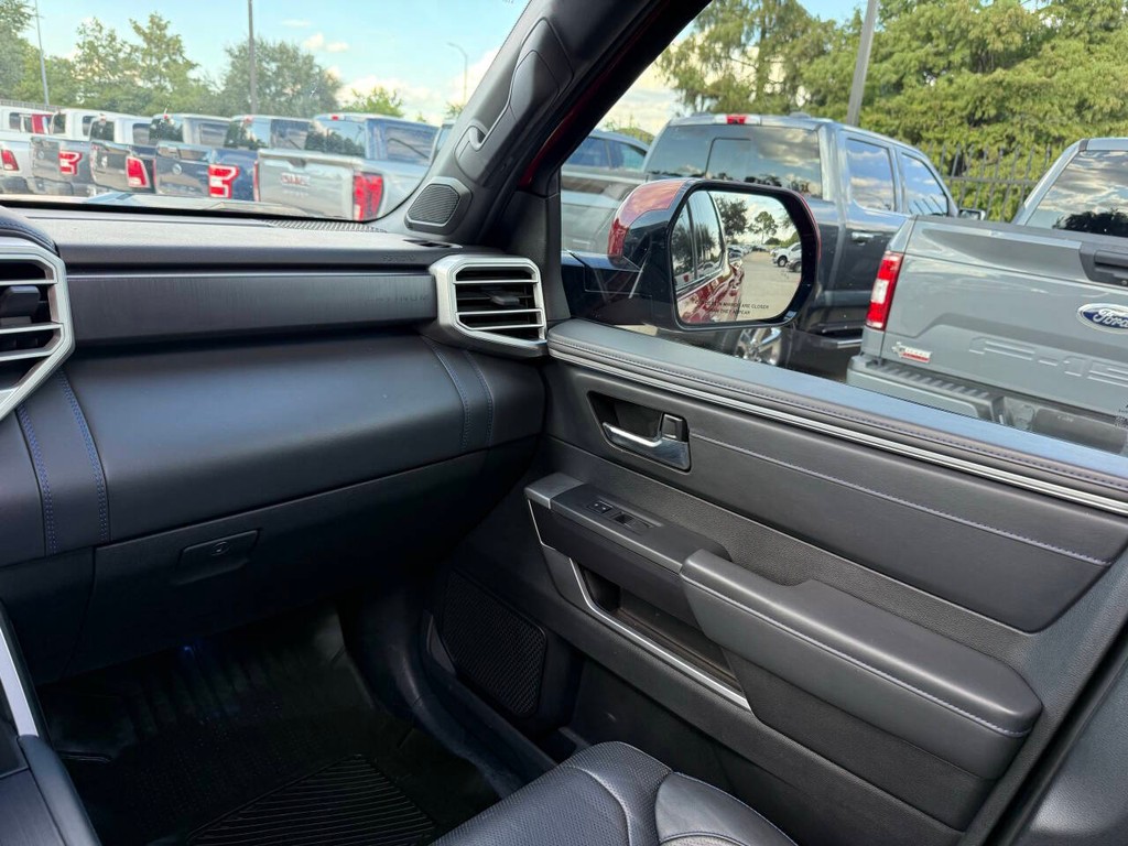 Toyota Tundra Vehicle Full-screen Gallery Image 20