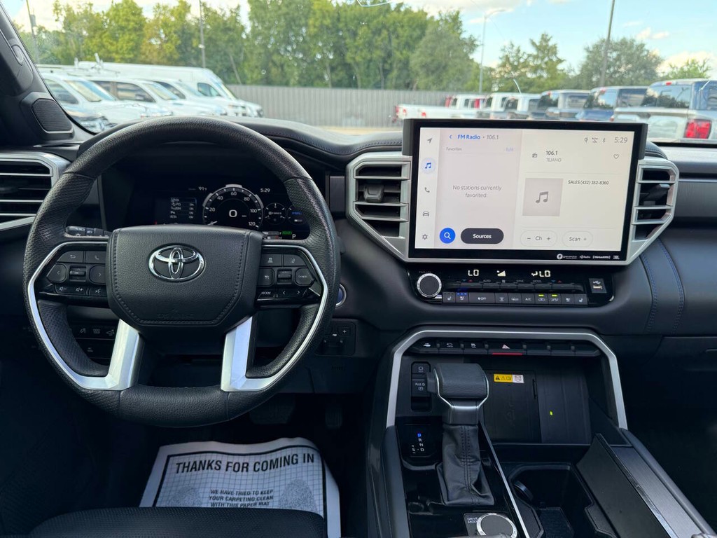 Toyota Tundra Vehicle Full-screen Gallery Image 21