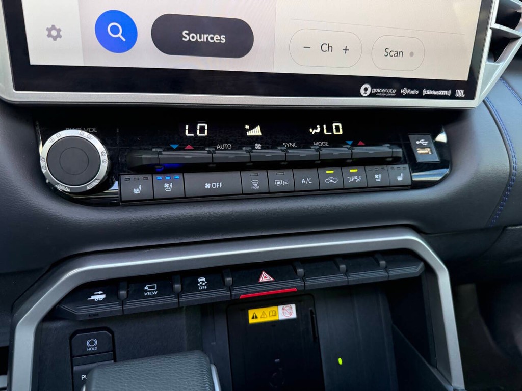 Toyota Tundra Vehicle Full-screen Gallery Image 27