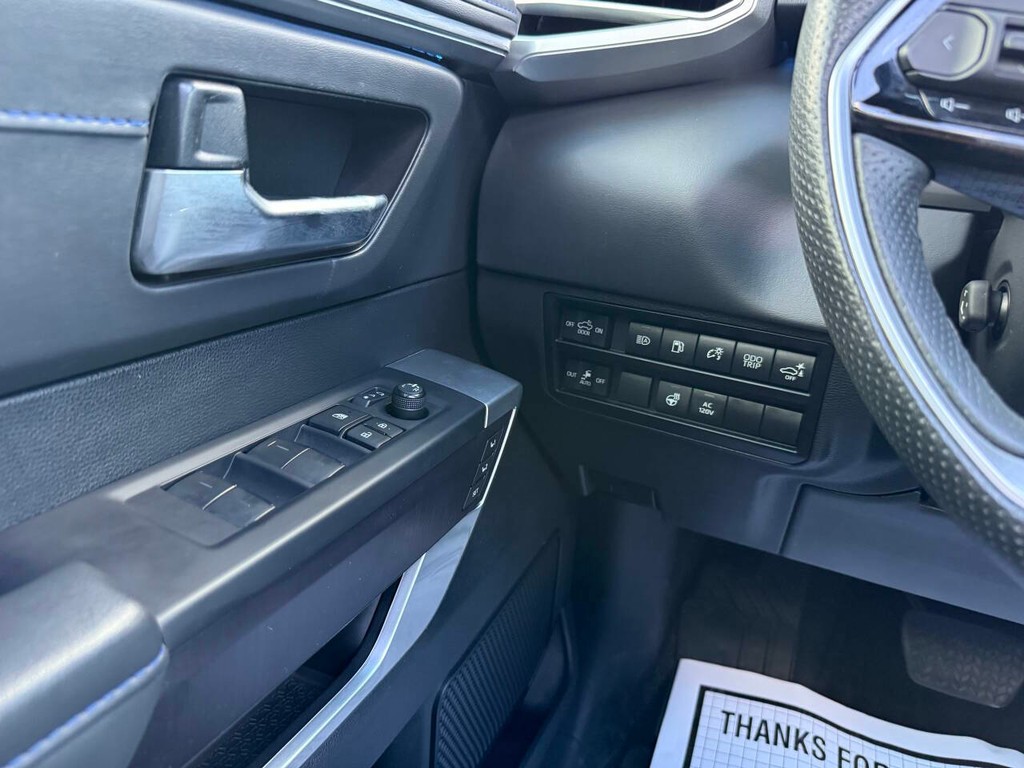 Toyota Tundra Vehicle Full-screen Gallery Image 32