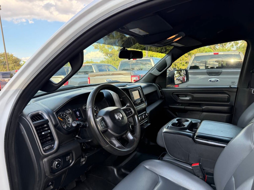 Ram 1500 Vehicle Full-screen Gallery Image 06