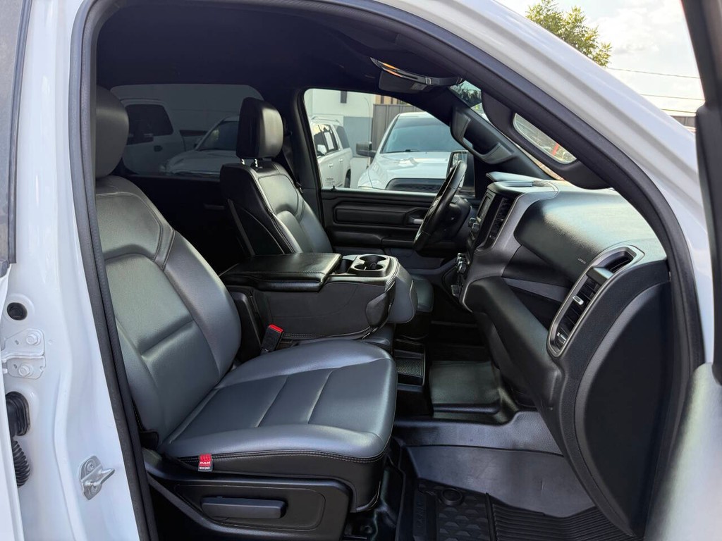 Ram 1500 Vehicle Full-screen Gallery Image 10