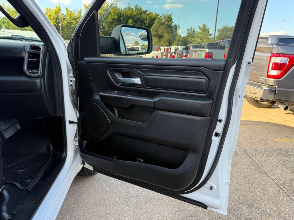 Ram 1500 Vehicle Full-screen Gallery Image 11