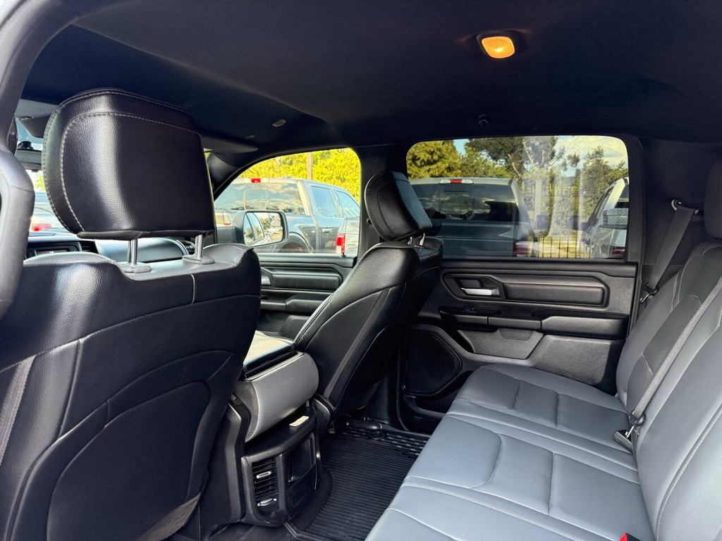 Ram 1500 Vehicle Full-screen Gallery Image 12