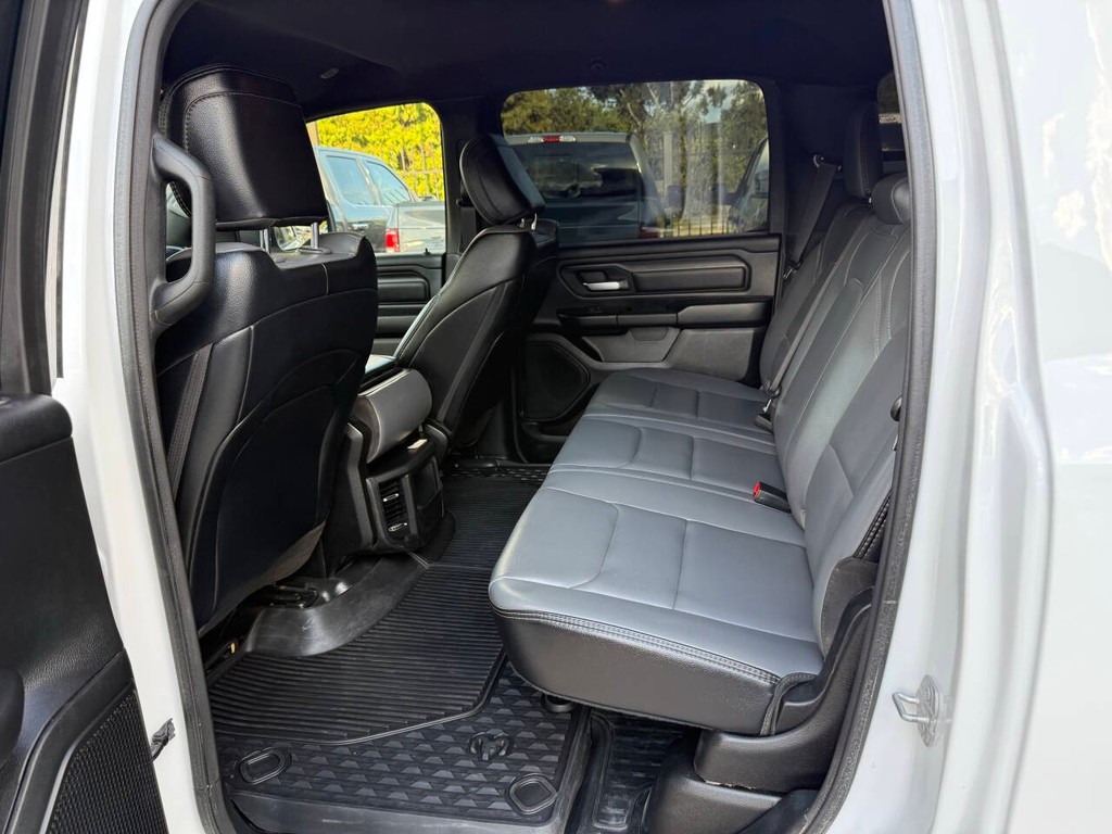 Ram 1500 Vehicle Full-screen Gallery Image 13