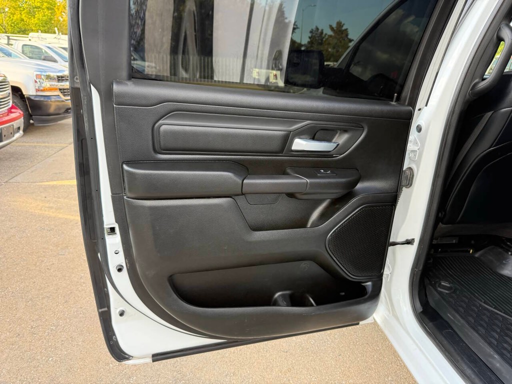 Ram 1500 Vehicle Full-screen Gallery Image 14