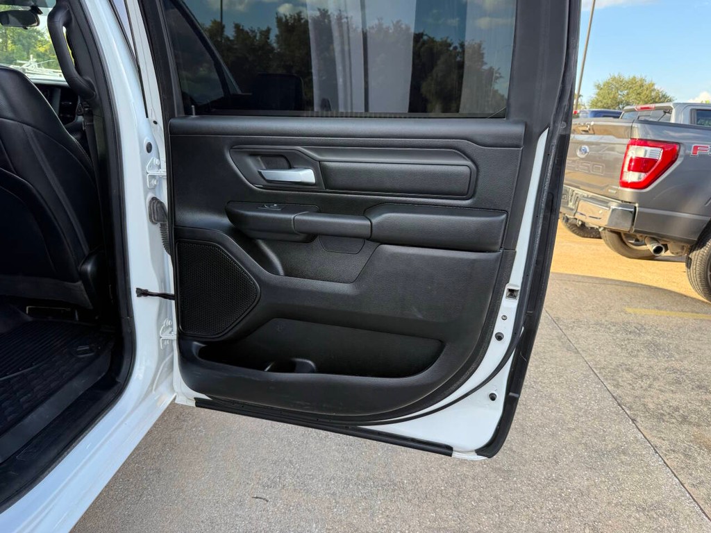 Ram 1500 Vehicle Full-screen Gallery Image 16