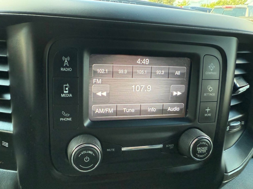 Ram 1500 Vehicle Full-screen Gallery Image 26